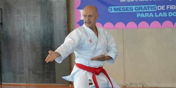 El karateka picanyer Carlos Moltó revalida el seu títol de campió autonòmic